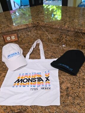 MONSTA X Merch Bundle
